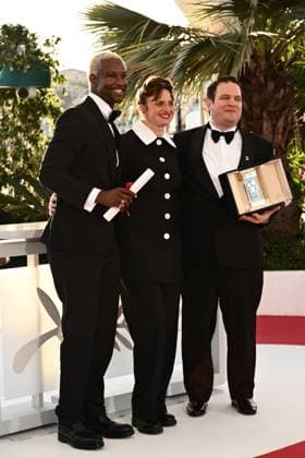 CINEMA : 78eme Festival de Cannes - Photocall des laureats - 24 05 2025 CANNES, FRANCE (G-D) : Akinola DAVIES JR., Mention spÃ ciale pour Â« My Father™s shadow Â» prÃ sentÃ dans la sÃ lection Un Certain Regard, Alice Rohrwacher, PrÃ sidente du Jury de la CamÃ ra d or et Hassan HADI, CamÃ ra d™Or a la Quinzaine des Realisateurs pour Â« The President™s Cake Â» lors du photocall des Laureats du 78eme Festival de Cannes au Palais des Festivals le 24 mai 2025 Ã Cannes, France. CannesFrance  Copyright: xValentinaxClaretx