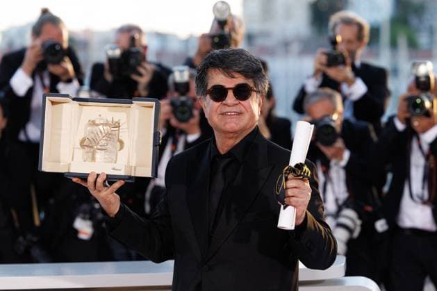M Photocall of the winners of the 78th Cannes International Film Festival Jafar Panahi Palme dOr for Un simple accident Photocall of the winners of the 78th Cannes International Film Festival, at the Palais des Festivals in Cannes On may 24th 2025 Jacovides Moreau Bestimage Photocall of the winners of the 78th Cannes International Film Festival, at the Palais des Festivals in Cannes, France On may 24th 2025 Cannes France  Copyright: xJACOVIDES-MOREAUx xBESTIMAGExJACOVIDES-MOREAUx xBESTIMAGEx