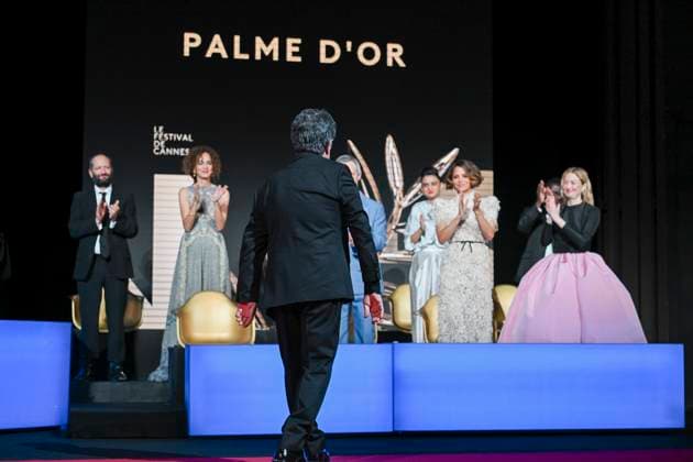 78eme Festival International du Film de Cannes Ceremonie de remise de prix 78th International Cannes Film Festival Closing ceremony and awards Jafar Panahi receives the Palme dOr for his film A Simple Accident 445097 2025 05 24 France Panahi, Jafar  Copyright: xSergexArnalx xStarfacex STAR_445097_033