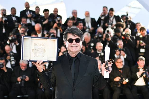 Cannes Winners Photocall AM Jafar Panahi poses with the Palme D Or award for It Was Just an Accident during the Palme D Or Winners photocall in Cannes, France on May 24, 2025 as part of the 78th Cannes Film Festival. Photo by Aurore Marechal ABACAPRESS.COM Cannes France  Copyright: xMarechalxAurore ABACAx