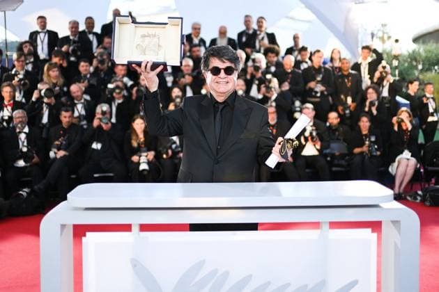 Cannes Winners Photocall AM Jafar Panahi poses with the Palme D Or award for It Was Just an Accident during the Palme D Or Winners photocall in Cannes, France on May 24, 2025 as part of the 78th Cannes Film Festival. Photo by Aurore Marechal ABACAPRESS.COM Cannes France  Copyright: xMarechalxAurore ABACAx