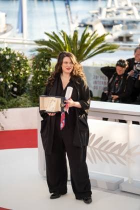 Palme D Or Winners Photocall - The 78th Annual Cannes Film Festi Mascha Schilinski poses with the Jury Prize (TIE) for Sound of Falling during the Palme D Or winners photocall at the 78th annual Cannes Film Festival at Palais des Festivals in Cannes, France, on May 24, 2025. Cannes France  Copyright: xLucaxCarlinox originalFilename: carlino-notitle250524_np7XN.jpg