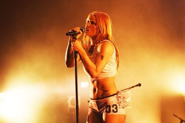 Entertainment Themen der Woche KW21 Wet Leg performing at Brixton Academy LONDON, ENGLAND - MAY 24: Rhian Teasdale of ˜Wet Leg™ performing at Brixton Academy on May 24, 2025 in London, England. CAP MAR MAR Great Britain UK Copyright: xMartinxHarris CapitalxPicturesx