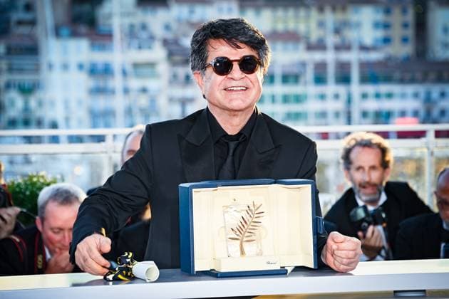 Photocall for The Winners , Palais des Festivals, Cannes, France Jafar Panahi seen at the Photocall for The Winners during the 78th Festival de Cannes (Cannes International Film Festival) at Palais des Festivals, Cannes, , France on 24 May 2025. Jafar Panahi winner of the Palme d or for A Simple Accident Picture, Credit:Julie Edwards Avalon France, French Riviera, Cannes, Palais des Festivals Copyright: xJuliexEdwardsx xAvalonx 1003240504