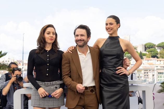 Honey Don t! Photocall - The 78th Annual Cannes Film Festival Aubrey Plaza, Charlie Day and Margaret Qualley pose at Honey Don t! photocall at the 78th annual Cannes Film Festival at Palais des Festivals on May 24, 2025 in Cannes, France.  Copyright: xKazukoxWakayamax