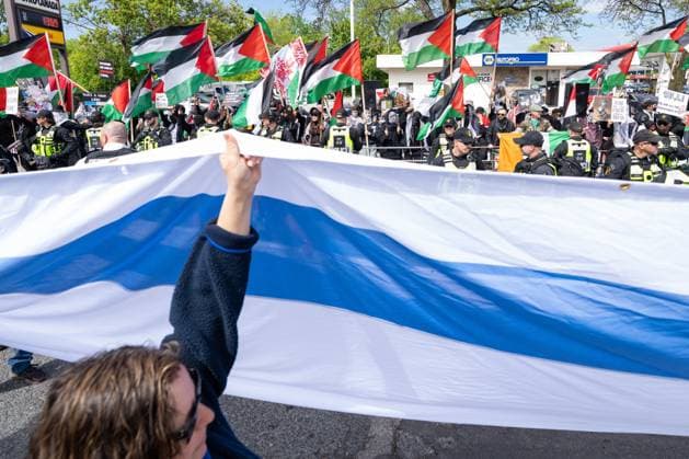May 25, 2025, Toronto, On, Canada: Pro-Palestinian protesters gather along the route of the United Jewish Appeal s annual Walk With Israel march in Toronto on Sunday, May 25, 2025. Toronto Canada  - ZUMAc35_ 20250525_zaf_c35_008 Copyright: xArlynxMcadoreyx