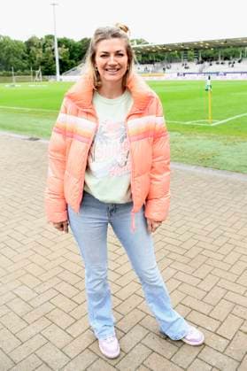 Nina Bott beim Benefiz-Fußballspiel Kicken mit Stars im Eilenriedestadion. Hannover, 25.05.2025