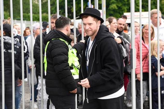 Johannes Oerding beim Benefiz-Fußballspiel Kicken mit Stars im Eilenriedestadion. Hannover, 25.05.2025