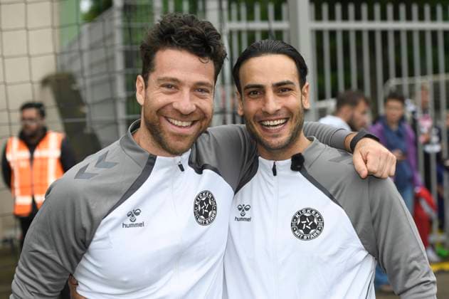Patrick Fernandez und Timur Ülker beim Benefiz-Fußballspiel Kicken mit Stars im Eilenriedestadion. Hannover, 25.05.2025