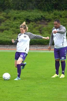 Nina Bott und Ailton beim Benefiz-Fußballspiel Kicken mit Stars im Eilenriedestadion. Hannover, 25.05.2025