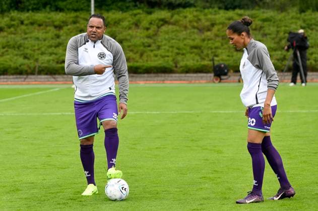 Ailton und Yasmin K. beim Benefiz-Fußballspiel Kicken mit Stars im Eilenriedestadion. Hannover, 25.05.2025