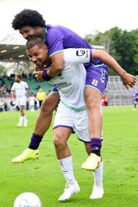 Benjamin Ernst und Marcel Ndjeng beim Benefiz-Fußballspiel Kicken mit Stars im Eilenriedestadion. Hannover, 25.05.2025