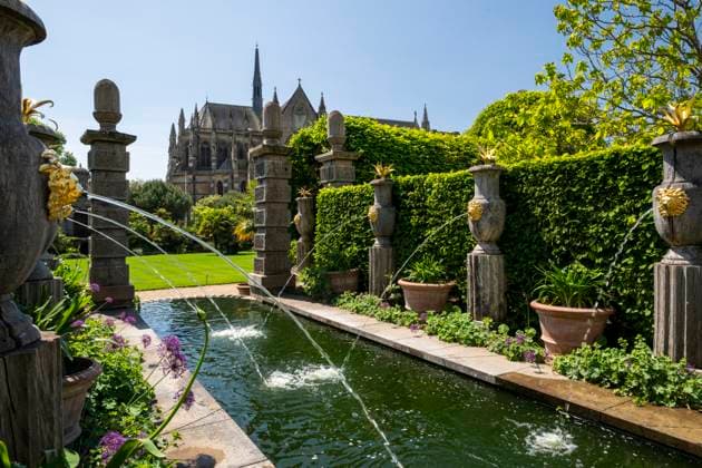 Water Garden in medieval old historic castle in Arundel, UK Arundel, England, United Kingdom R_GNUJ250523A-1739632-01