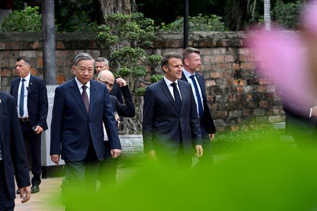 French President Emmanuel Macron and his wife Brigitte Macron, accompanied by Vietnamese Communist Party General Secretary To Lam and his wife Ngo Phong Ly, visit the Temple of Literature in Hanoi French President Emmanuel Macron and his wife Brigitte Macron, accompanied by Vietnamese Communist Party General Secretary To Lam and his wife Ngo Phong Ly, visit the Temple of Literature in Hanoi on May 26th, 2025 Jeanne Accorsini Pool Bestimage Vietnam s Communist Party General Secretary To Lam, his wife Ngo Phong Ly with France s President Emmanuel Macron and his wife Brigitte Macron visit the Temple of Literature in Hanoi on May 26th, 2025 Hanoi Vietnam  Copyright: xJeannexAccorsini Pool BestimagexJeannexAccorsini Pool Bestimagex