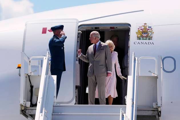 May 26, 2025, Ottawa, On, Canada: King Charles and Queen Camilla arrive at the Ottawa International Airport in Ottawa for a royal visit, on Monday, May 26, 2025. Ottawa Canada  - ZUMAc35_ 20250526_zaf_c35_049 Copyright: xJustinxTangx