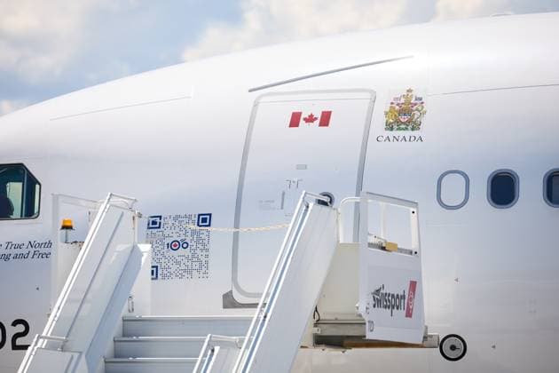 OTTAWA (Canada), 26 05 2025.- Britain’s King Charles III and Queen Camilla arrive for a state visit at Ottawa MacDonald-Cartier International Airport in Ottawa, Canada, 26 May 2025. King Charles has been invited by Canadian Prime Mister Mark Carney to open the 45th Canadian parliament on 27 May 2025. Britian’s King Charles state visit to Canada !ACHTUNG: NUR REDAKTIONELLE NUTZUNG!  Copyright: xERICxREIDx 20250526_ROYALVISIT_007 20250526-55016952087_1