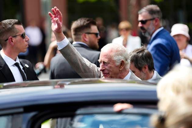 May 26, 2025, Ottawa, On, CAN: King Charles waves to the crowd as he departs a community gathering at Lansdowne Park in Ottawa during a royal visit, on Monday, May 26, 2025. Ottawa CAN  - ZUMAc35_ 20250526_zaf_c35_113 Copyright: xJustinxTangx
