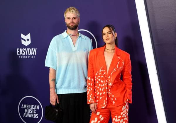 Tucker Halpern and Sophie Hawley-Weld of Sofi Tukker arrive for the 51st annual American Music Awards at the Fontainebleau Las Vegas on Monday, May 26, 2025.  LAV20250525427 JAMESxATOA