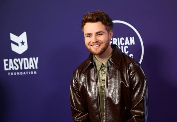 Alex Warren arrives for the 51st annual American Music Awards at the Fontainebleau Las Vegas on Monday, May 26, 2025.  LAV20250525468 JAMESxATOA