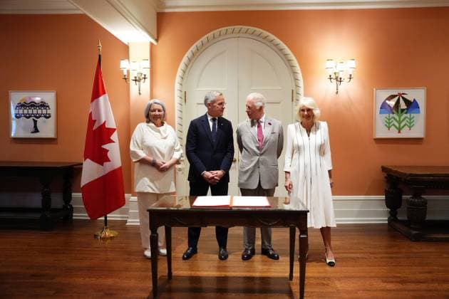 May 26, 2025, Ottawa, On, Canada: Gov. Gen. Mary Simon, left to right, Prime Minister Mark Carney, King Charles and Queen Camilla pose for a photo after Queen Camilla was officially sworn in as a member of the Privy Council at Rideau Hall in Ottawa during a royal visit on Monday, May 26, 2025. Ottawa Canada  - ZUMAc35_ 20250526_zaf_c35_180 Copyright: xSeanxKilpatrickx