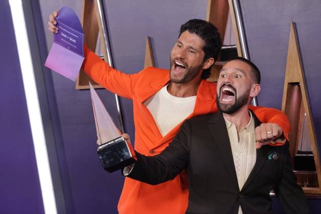 2025 American Music Awards - Winners Walk (L-R) Dan Smyers and Shay Mooney of Dan + Shay, winners of the Favorite Country Duo or Group award, attend the 2025 American Music Awards at Fontainebleau Las Vegas on May 26, 2025 in Las Vegas, Nevada. Las Vegas Fontainbleau Las Vegas NV USA Copyright: xCraSH imageSPACEx