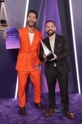 2025 American Music Awards - Winners Walk (L-R) Dan Smyers and Shay Mooney of Dan + Shay, winners of the Favorite Country Duo or Group award, attend the 2025 American Music Awards at Fontainebleau Las Vegas on May 26, 2025 in Las Vegas, Nevada. Las Vegas Fontainbleau Las Vegas NV USA Copyright: xCraSH imageSPACEx