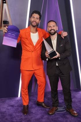 2025 American Music Awards - Winners Walk (L-R) Dan Smyers and Shay Mooney of Dan + Shay, winners of the Favorite Country Duo or Group award, attend the 2025 American Music Awards at Fontainebleau Las Vegas on May 26, 2025 in Las Vegas, Nevada. Las Vegas Fontainbleau Las Vegas NV USA Copyright: xCraSH imageSPACEx