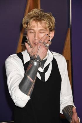 LAS VEGAS, NV - MAY 26: **EDITORIAL USE ONLY** MGK at the 2025 American Music Awards at Fontainebleau Las Vegas on May 26, 2025 in Las Vegas, Nevada. Copyright: xJeffreyxMayerx