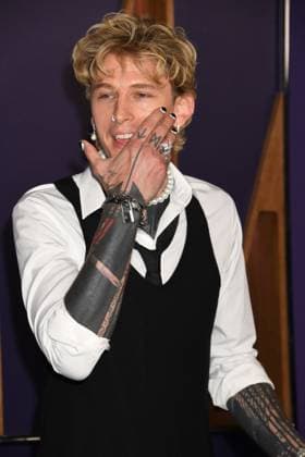 LAS VEGAS, NV - MAY 26: **EDITORIAL USE ONLY** MGK at the 2025 American Music Awards at Fontainebleau Las Vegas on May 26, 2025 in Las Vegas, Nevada. Copyright: xJeffreyxMayerx