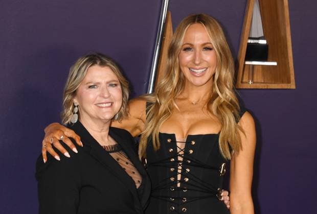 LAS VEGAS, NV - MAY 26: **EDITORIAL USE ONLY** Julie Glaser and Nikki Glaser at the 2025 American Music Awards at Fontainebleau Las Vegas on May 26, 2025 in Las Vegas, Nevada. Copyright: xJeffreyxMayerx