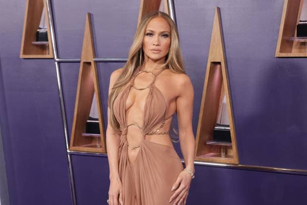 2025 American Music Awards - Winners Walk Host Jennifer Lopez attends the 2025 American Music Awards at Fontainebleau Las Vegas on May 26, 2025 in Las Vegas, Nevada. Las Vegas Fontainbleau Las Vegas NV USA Copyright: xCraSHx