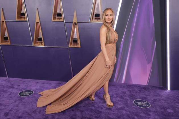 Entertainment Bilder des Tages 2025 American Music Awards - Winners Walk Host Jennifer Lopez attends the 2025 American Music Awards at Fontainebleau Las Vegas on May 26, 2025 in Las Vegas, Nevada. Las Vegas Fontainbleau Las Vegas NV USA Copyright: xCraSHx