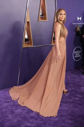 2025 American Music Awards - Winners Walk Host Jennifer Lopez attends the 2025 American Music Awards at Fontainebleau Las Vegas on May 26, 2025 in Las Vegas, Nevada. Las Vegas Fontainbleau Las Vegas NV USA Copyright: xCraSHx