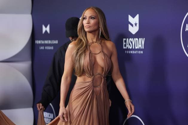2025 American Music Awards - Winners Walk Host Jennifer Lopez attends the 2025 American Music Awards at Fontainebleau Las Vegas on May 26, 2025 in Las Vegas, Nevada. Las Vegas Fontainbleau Las Vegas NV USA Copyright: xCraSHx