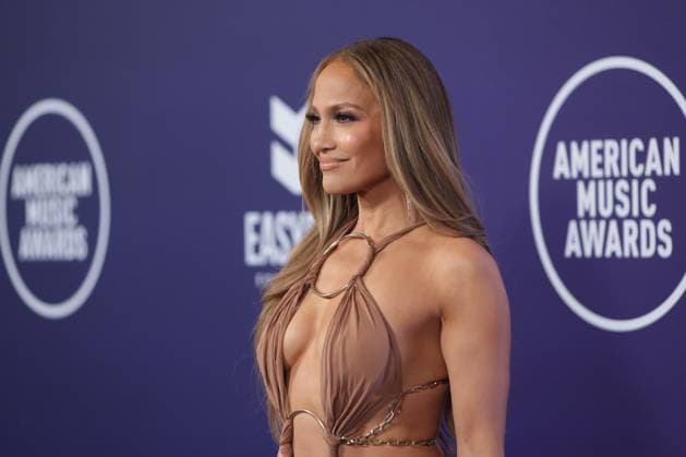 2025 American Music Awards - Winners Walk Host Jennifer Lopez attends the 2025 American Music Awards at Fontainebleau Las Vegas on May 26, 2025 in Las Vegas, Nevada. Las Vegas Fontainbleau Las Vegas NV USA Copyright: xCraSHx