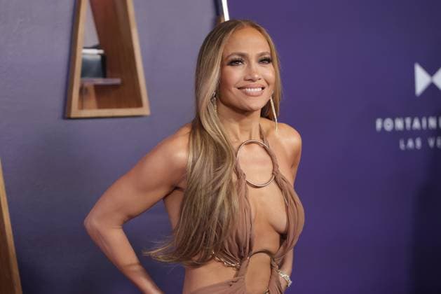 2025 American Music Awards - Winners Walk Host Jennifer Lopez attends the 2025 American Music Awards at Fontainebleau Las Vegas on May 26, 2025 in Las Vegas, Nevada. Las Vegas Fontainbleau Las Vegas NV USA Copyright: xCraSHx