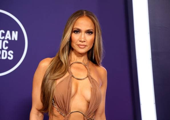 Host Jennifer Lopez appears backstage during the 51st annual American Music Awards at the Fontainebleau Las Vegas on Monday, May 26, 2025.  LAV20250525528 JAMESxATOA
