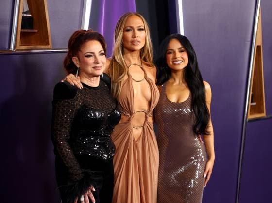 Gloria Estefan, host Jennifer Lopez, and Becky G appear backstage during the 51st annual American Music Awards at the Fontainebleau Las Vegas on Monday, May 26, 2025.  LAV20250525537 JAMESxATOA