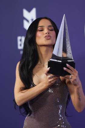 2025 American Music Awards - Winners Walk Becky G, winner of the Favorite Female Latin Artist award, attends the 2025 American Music Awards at Fontainebleau Las Vegas on May 26, 2025 in Las Vegas, Nevada. Las Vegas Fontainbleau Las Vegas NV USA Copyright: xCraSHx