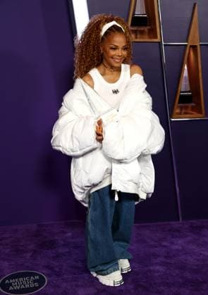 Honoree Janet Jackson appears backstage on the winners walk with her Icon Award during the 51st annual American Music Awards at the Fontainebleau Las Vegas on Monday, May 26, 2025.  LAV20250525506 JAMESxATOA