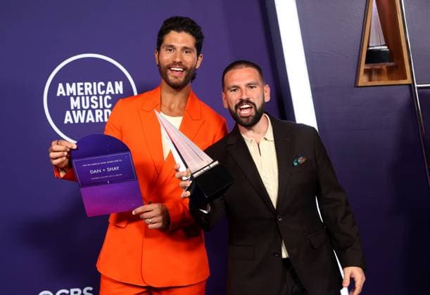 Dan Smyers and Shay Mooney of Dan + Shay, appear backstage on the winners walk with their award for Favorite Country Duo or Group during the 51st annual American Music Awards at the Fontainebleau Las Vegas on Monday, May 26, 2025.  LAV20250525508 JAMESxATOA