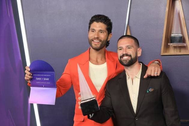 May 26, 2025, Las Vegas, California, USA: LAS VEGAS, NEVADA - MAY 26: Dan + Shay at the 2025 American Music Awards at Fontainebleau Las Vegas Las Vegas USA - ZUMAg107 20250526_zep_g107_002 Copyright: xNinaxPrommerx