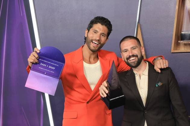 May 26, 2025, Las Vegas, California, USA: LAS VEGAS, NEVADA - MAY 26: Dan + Shay at the 2025 American Music Awards at Fontainebleau Las Vegas Las Vegas USA - ZUMAg107 20250526_zep_g107_003 Copyright: xNinaxPrommerx