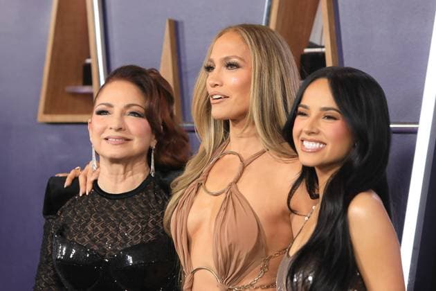 May 26, 2025, Las Vegas, California, USA: LAS VEGAS, NEVADA - MAY 26: Gloria Estefan, Jennifer Lopez, Becky G at the 2025 American Music Awards at Fontainebleau Las Vegas Las Vegas USA - ZUMAg107 20250526_zep_g107_009 Copyright: xNinaxPrommerx