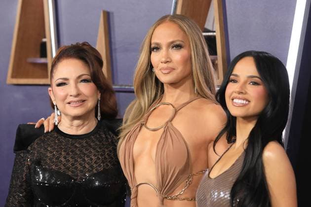 May 26, 2025, Las Vegas, California, USA: LAS VEGAS, NEVADA - MAY 26: Gloria Estefan, Jennifer Lopez, Becky G at the 2025 American Music Awards at Fontainebleau Las Vegas Las Vegas USA - ZUMAg107 20250526_zep_g107_010 Copyright: xNinaxPrommerx