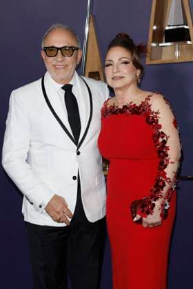 May 26, 2025, Las Vegas, California, USA: LAS VEGAS, NEVADA - MAY 26: Emilio Estefan, Gloria Estefan at the 2025 American Music Awards at Fontainebleau Las Vegas Las Vegas USA - ZUMAg107 20250526_zep_g107_051 Copyright: xNinaxPrommerx