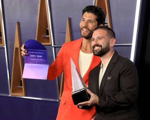 USA - 2025 American Music Awards - Las Vegas LAS VEGAS - MAY 26: Dan + Shay at the 2025 American Music Awards at the Fontainebleau Las Vegas on May 26, 2025 in Las Vegas, CA Las Vegas CA USA  Copyright: xHPAx xHutchinsxPhotox