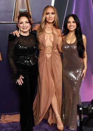2025 American Music Awards Winner s Walk at Fontainebleau Las Vegas Featuring: Gloria Estefan, Jennifer Lopez, Becky G Where: Las Vegas, Nevada, United States When: 27 May 2025 Credit: Judy Eddy Cover Images EDITORIAL USE ONLY. NOT FOR USE BY NEWSPAPERS BASED IN THE UK. Copyright: xJudyxEddyx coverimg54800789