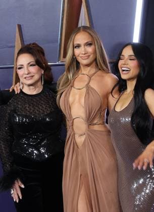 May 26, 2025, Las Vegas, Nevada, USA: Gloria Estefan, Jennifer Lopez and Becky G at the 2025 American Music Awards held at the Fontainebleau Hotel in Las Vegas, Nevada on Monday May 26, 2025. BURT HARRIS BNS PI Las Vegas USA - ZUMAp124 20250526_zaa_p124_079 Copyright: xJavierxRojasx