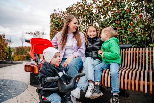Family enjoying time together in a park model released, Symbolfoto, NLAF00652